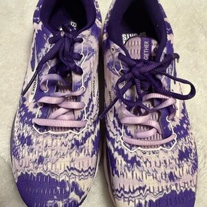 Women’s Brooks sneakers color purple  and light purple size 8
